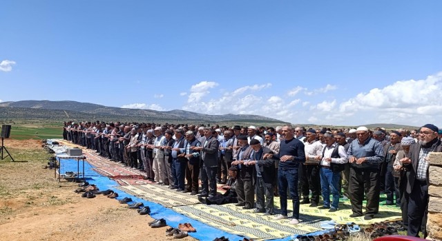 Beyşehirde çiftçiler yağmur duasına çıktı