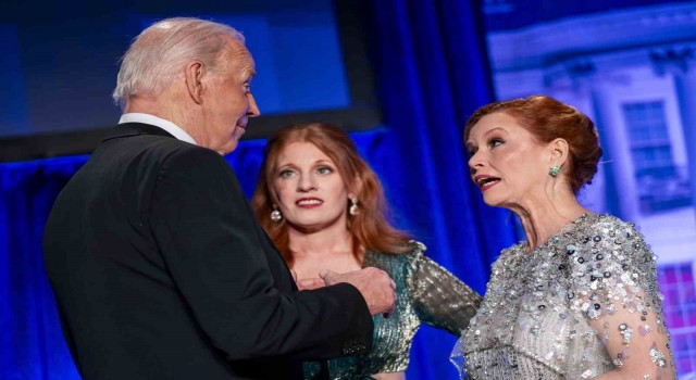 Biden içerde konuştu, eylemciler dışarda “Soykırımcı Joe” sloganları attı