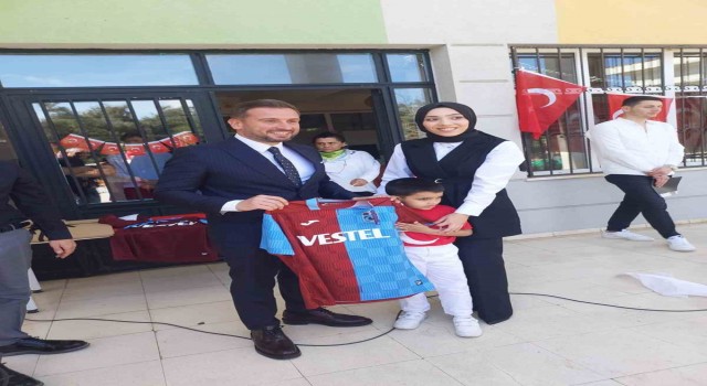 Birhan Emre Yazıcıdan özel eğitimli çocuklara anlamlı hediye