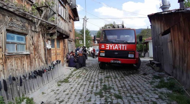 Boluda mutfak tüpü alev aldı