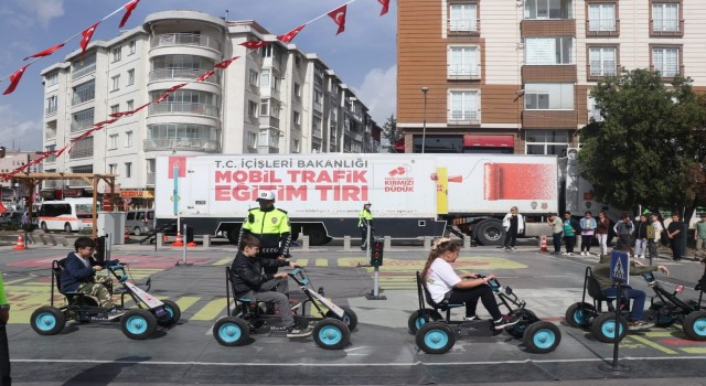 Bozüyükte Mobil Trafik Eğitim Tırında öğrencilere eğitim verildi