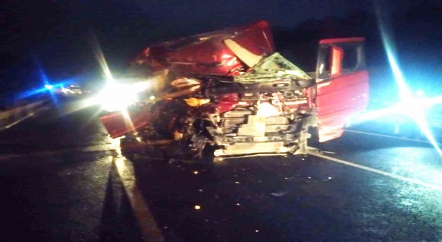 Bozüyükte süt yüklü tanker ile tır çarpıştı: 3 yaralı