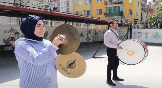 Bu kez 23 Nisanda veliler çalacak, öğrenciler dinleyecek