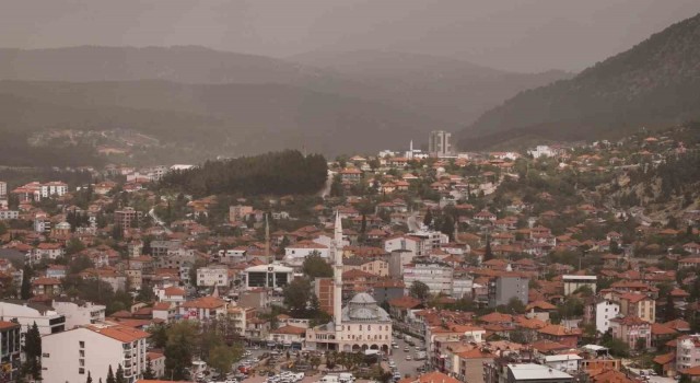 Burdur ve Bucakta çöl tozu etkili oldu