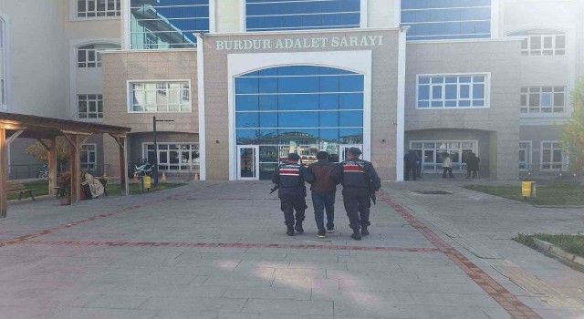 Burdurda asayiş uygulamalarında yakalanan 13 firari hükümlü cezaevine gönderildi