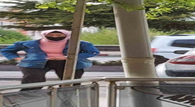 Burdurda kadın kılığında dolaşan adam yakalanıp hastaneye sevk edildi