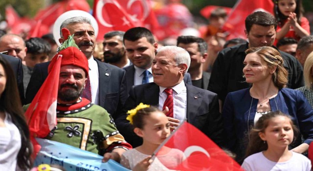 Bursada 23 Nisan coşkusu kentin dört bir yanını sardı