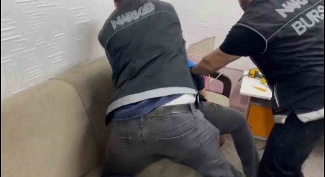 Bursada 75 kök Hint keneviri ele geçirildi