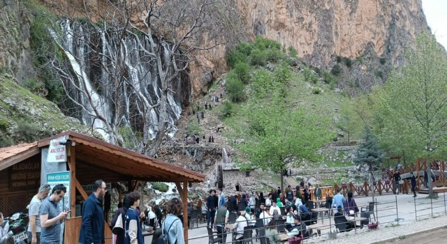 Büyükkılıç: Kapuzbaşı Şelalelerimiz ziyaretçi akınına uğruyor