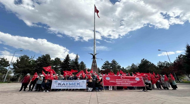 Büyükşehir KAYMEK öğrencilerinden Şehitler Haftasında anlamlı ziyaret