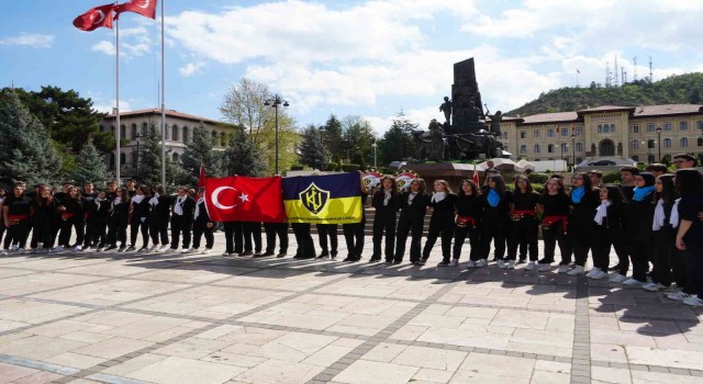 Çanakkale Savaşında 3 dönem mezun veremeyen lise, 139. yılını kutluyor