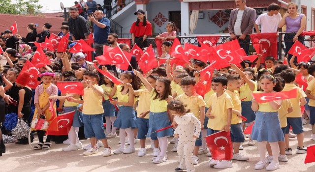 Çayırovada 23 Nisan coşkusu yaşandı