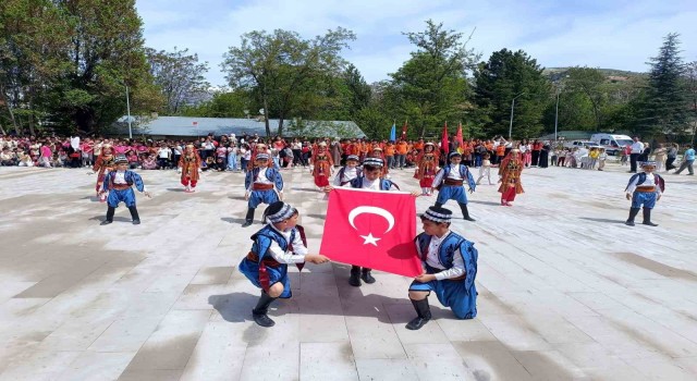 Çemişgezekte 23 Nisan Ulusal Egemenlik ve Çocuk Bayramı etkinlikleri