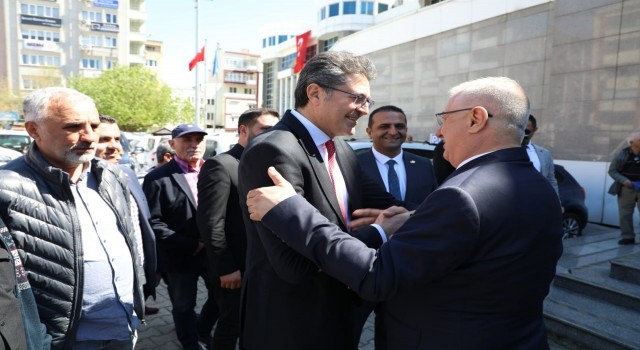 CHP Genel Başkan Yardımcısı Ensar Aytekinden Başkan Ertaşa hayırlı olsun ziyareti
