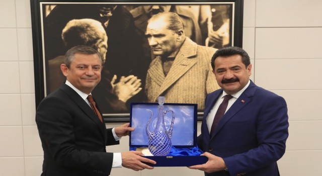 CHP Genel Başkanı Özel, Pamukkale Belediye Başkanı Ertemuru tebrik etti