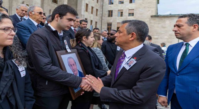 CHP lideri Özel, eski Milletvekili Şeyhmus Bahçecinin cenazesine katıldı