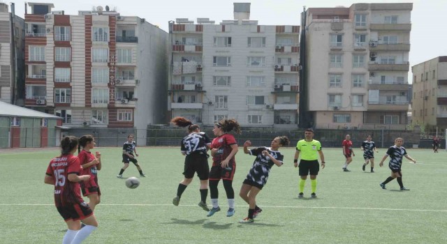 Cizre kadın futbol takımı, Bitlisi 3-2 yendi
