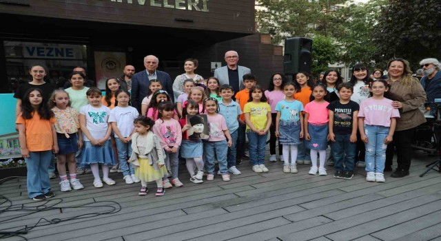 Çocuk korosu dinleyicilerden tam not aldı