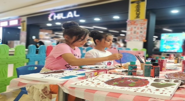 Çocuklar bayramlarını Hilalde kutladı