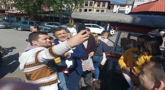 Çocuklardan Başkan Yalçınkayaya büyük sevgi