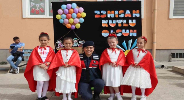 Çocukların bayramına ortak oldular