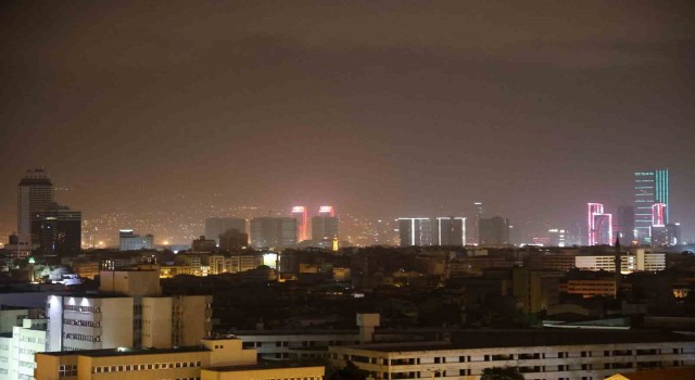Çöl tozu bulutu İzmirde etkisini sürdürüyor