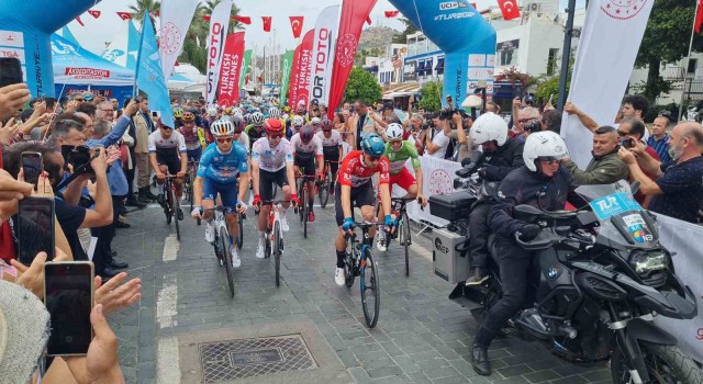 Cumhurbaşkanlığı Türkiye Bisiklet Turunda 177 kilometrelik Bodrum - Kuşadası etabı başladı