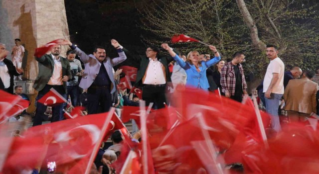 Denizlide CHP 15, AK Parti 3 ve YRP 1 belediye kazandı