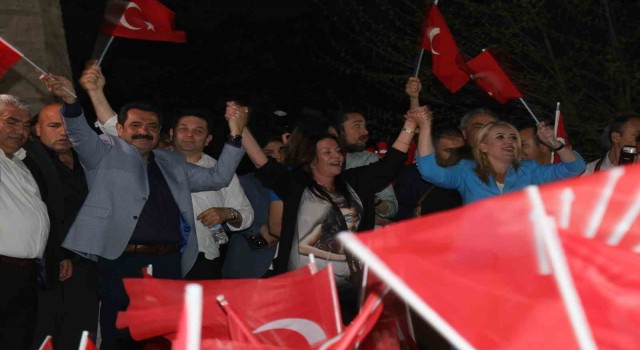 Denizlide CHPliler Çavuşoğlu, Doğan ve Ertemurun seçim başarısını kutladı