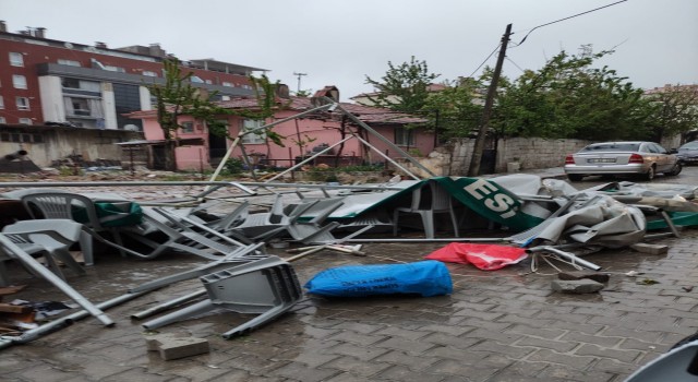 Denizlide yağış ve fırtına yaşamı olumsuz etkiledi