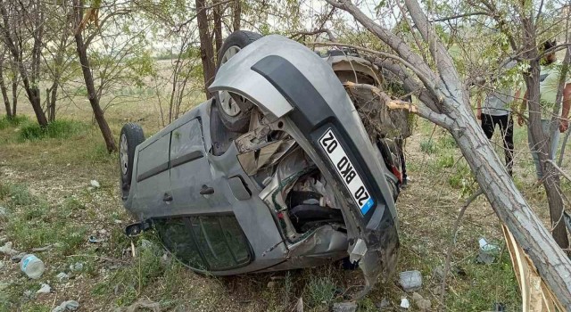 Denizliden Mersine cenazeye giden aile Konyada kaza yaptı: 1i ağır 4 yaralı