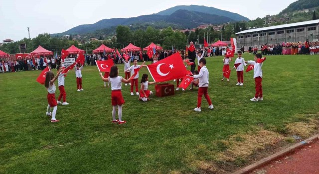 Devrekte 23 Nisan Çocuk Bayramı coşkuyla kutlandı