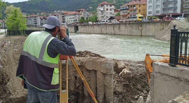 Devrekte asma köprünün inşaatı hız kesmeden devam ediyor