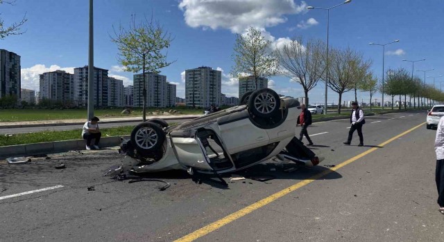 Diyarbakırda iki otomobil çarpıştı: 6 yaralı