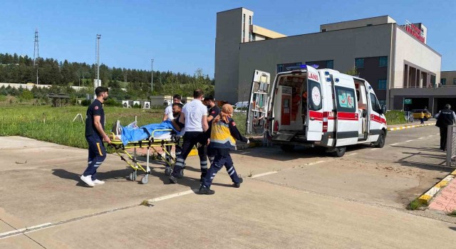 Diyarbakırda parmağı kopan genç ambulans helikopter ile hastaneye sevk edildi