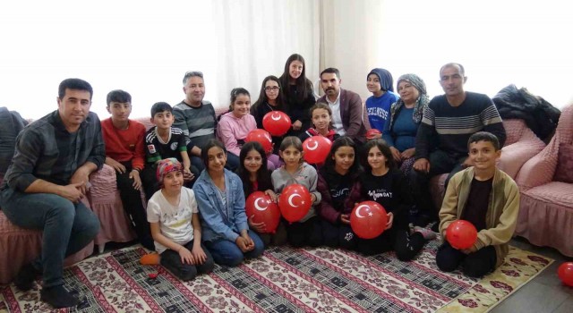 Doğuştan engelli Havvaya arkadaşlarından sürpriz 23 Nisan kutlaması