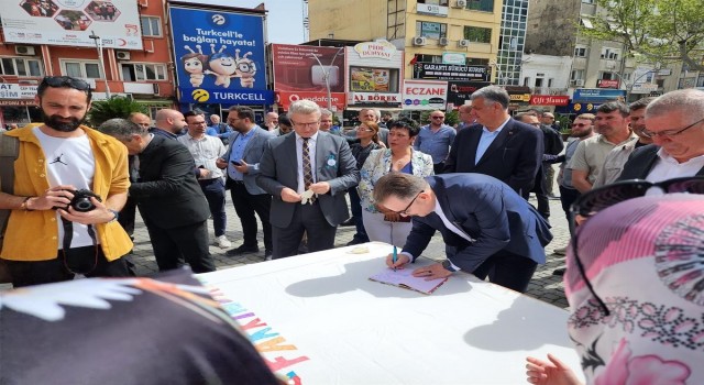 Edremitte Otizmin Farkındayız, Çözümde Bir Aradayız Resim Sergisi