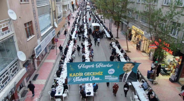 Elazığ Belediye Başkanı Şerifoğullarından 5 bin kişilik iftar yemeği
