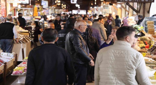 Elazığ Kapalı Çarşıda bayram yoğunluğu