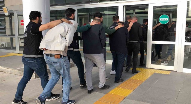 Elazığda sokak satıcılarına operasyon: 13 gözaltı