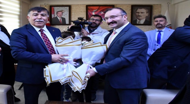 Emet Belediye Başkanı Mustafa Koca, görevi Hüseyin Doğandan devraldı