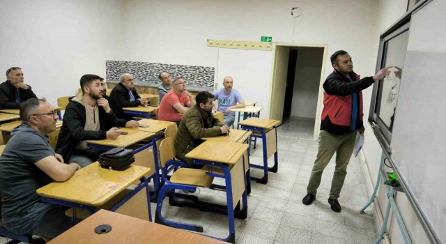 Emette üreticilere meyve ağaçlarında aşılama ve budama kursu