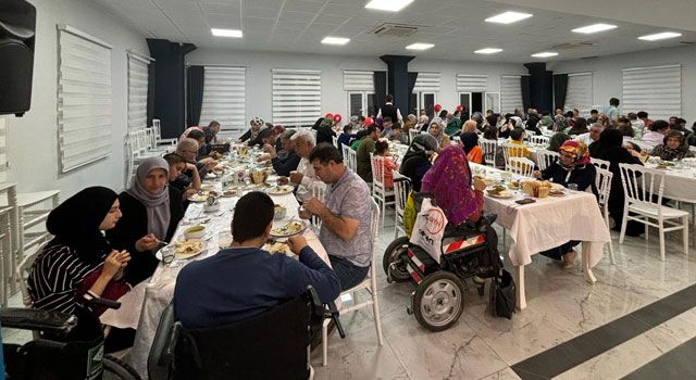 Engelli Vatandaşlar İçin Sıcak Bir İftar Sofrası