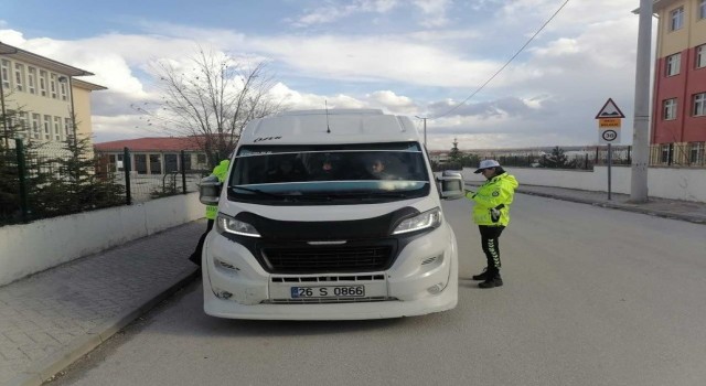 Eskişehirde 576 okul servisine 17 bin 690 lira trafik cezası kesildi