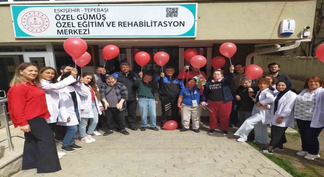 Eskişehirde polis 25 özel çocuğa etkinlik düzenledi