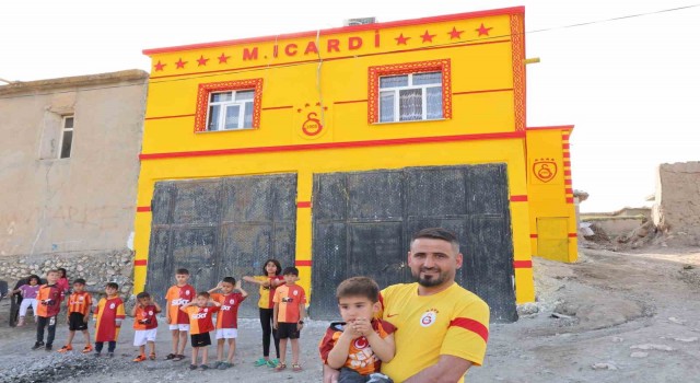 Diyarbakırlı inşaat ustası, Evini sarı-kırmızıya boyatıp Icardi yazdı