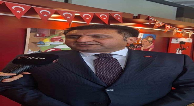 Fatihte öğrencilerin eserlerinin yer aldığı ‘Bayramın Adı Çocuk sergisi açıldı