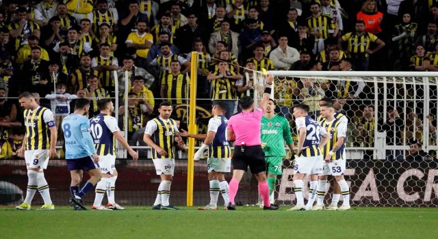 Fenerbahçede Oosterwolde ve Szymanski cezalı duruma düştü