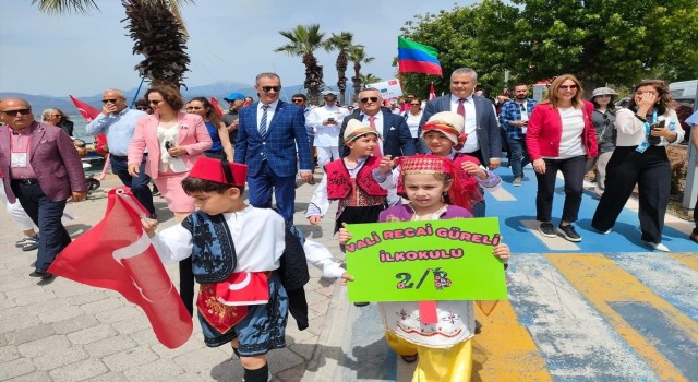 Fethiyede 23 Nisan kortej ve şöleni büyük ilgi gördü