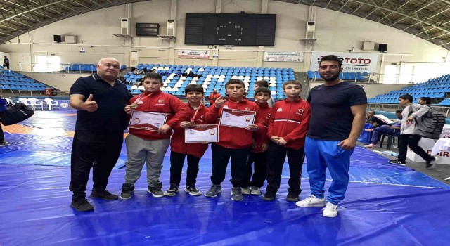 Fethiyenin genç güreşçileri Türkiye Şampiyonasında zirveye çıktı